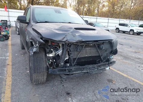 2015 Dodge Durango R/T z USA, uszkodzony, nr VIN 1C4SDJCT5FC690036